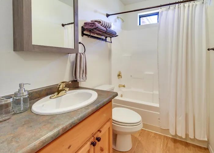 Walk To Private Lake! Family W/ Large Decks Holiday home *