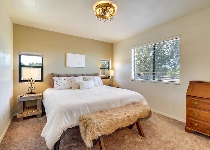 Walk To Private Lake! Family W/ Large Decks Holiday home *