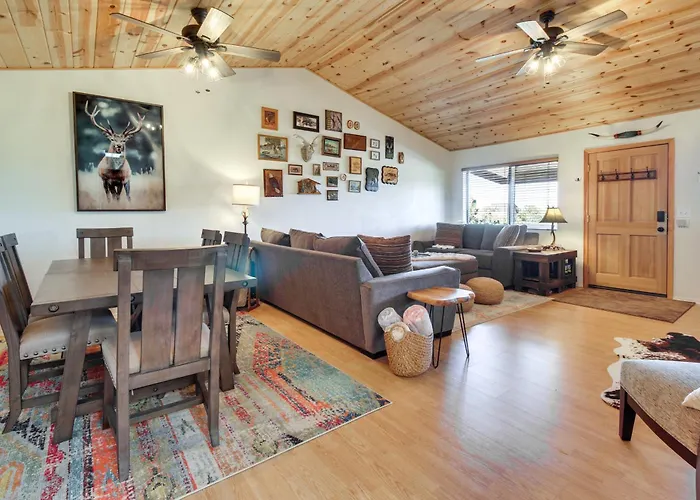 Holiday home Walk To Private Lake! Family W/ Large Decks Show Low