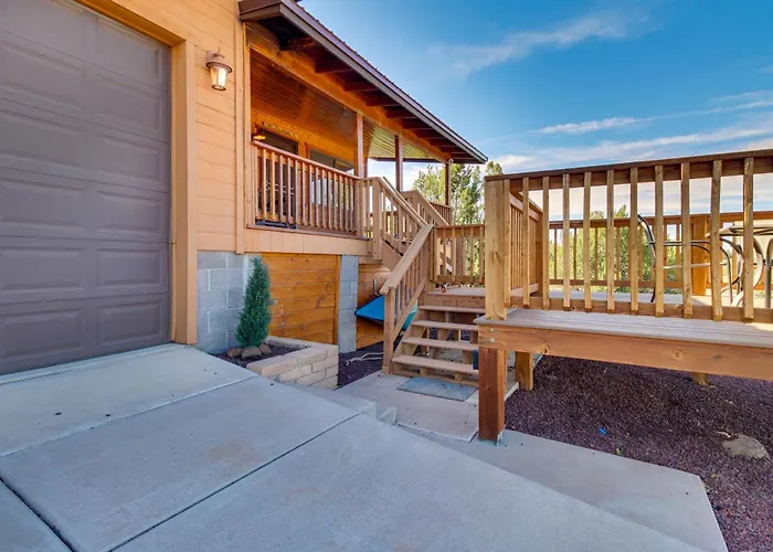 Walk To Private Lake! Family W/ Large Decks Holiday home